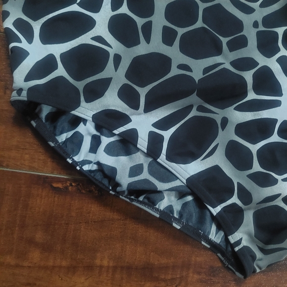 Arena Polycarbonite Challenge Back Swimsuit Size 38 - Picture 4 of 8